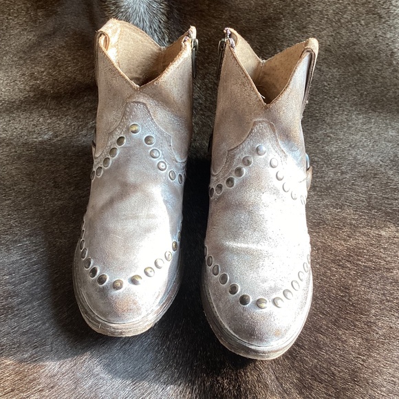 Circle G By Corral Boots White Wash Rivet Detail Low Top Boots - Picture 2 of 12